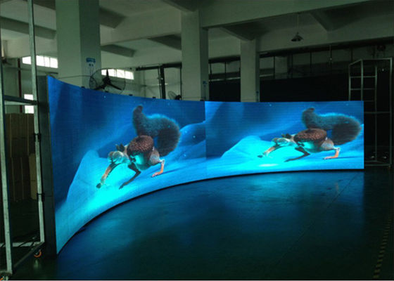 Hohe Auflösung P5 kurvte LED-Schirm farbenreiches SMD 3 in 1 für merkwürdiges/Konzert